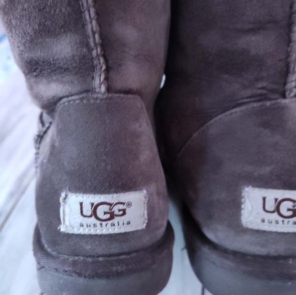 UGG Suede Short Boot in Brown Size Woman's 9 - Picture 11 of 13